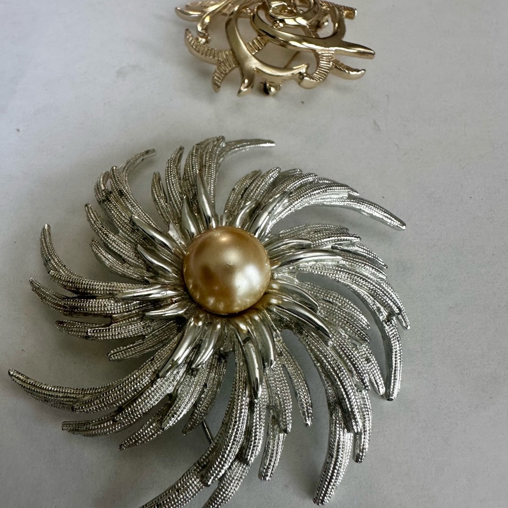 Sarah Coventry Silver Champagne Pearl Brooch - Picture 2 of 4